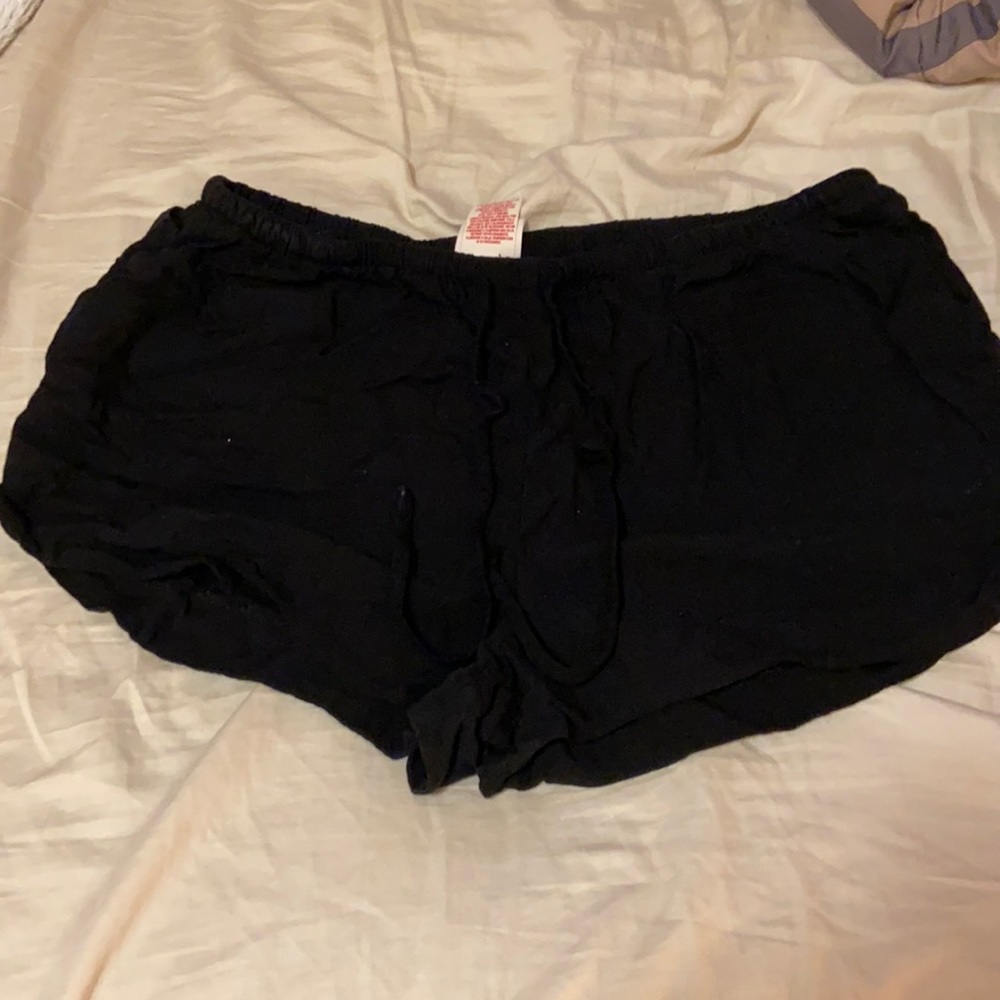 BLACK CUTE SHORTS
